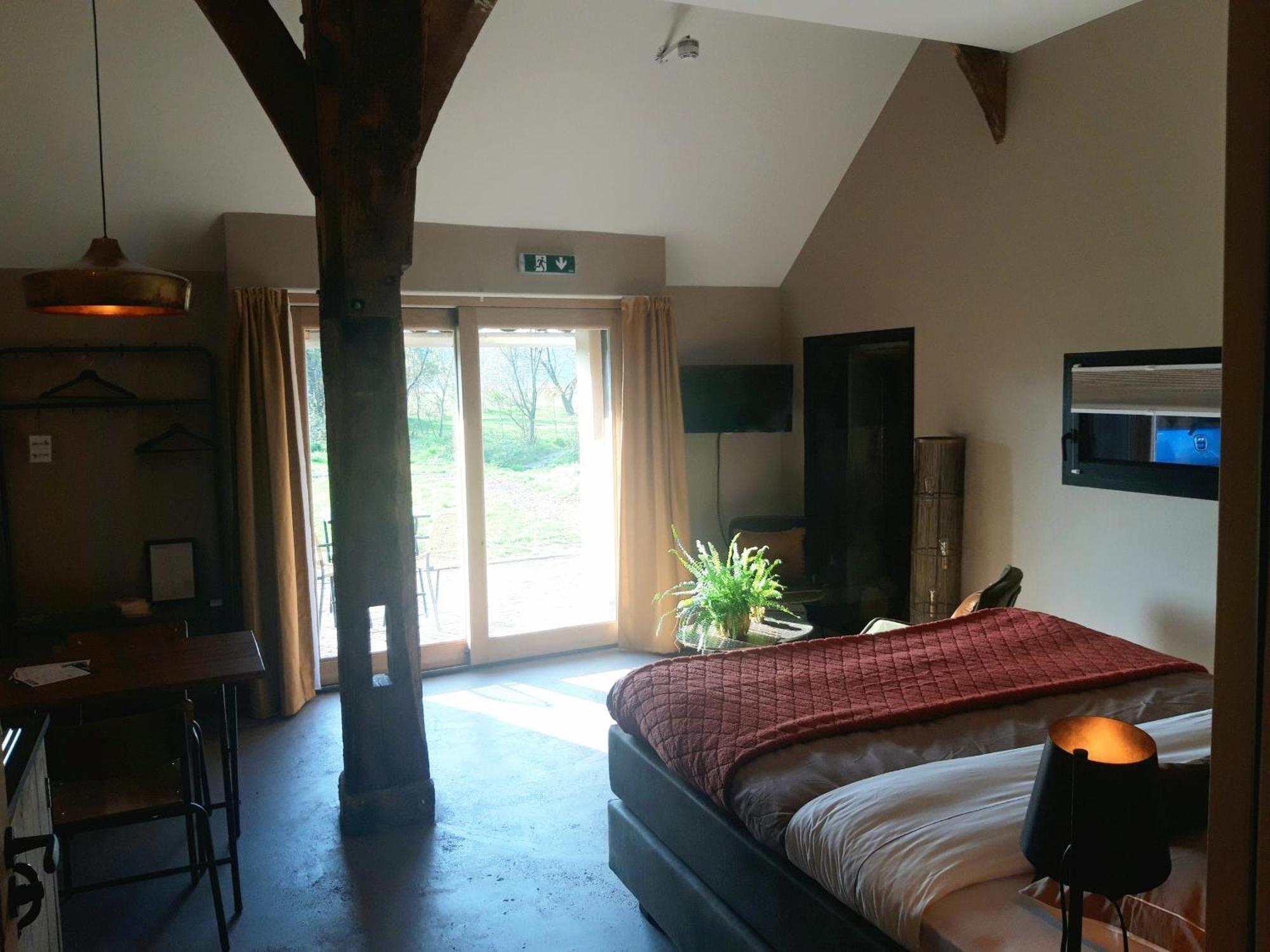 't Buitenverblijf Erve Punte Bed & Breakfast Losser
